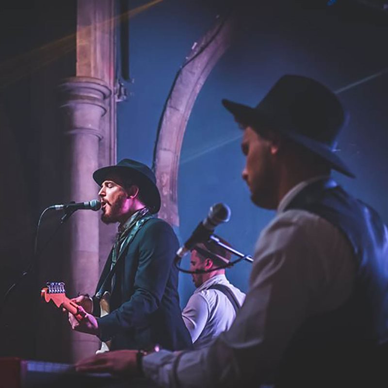 Casquettes, Chapeaux & Tuques